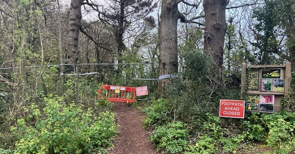 Entry to Ness beach Shaldon blocked off. Photo Teignbridge Council 