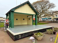 Volunteers getting Dawlish 'sparkling' 