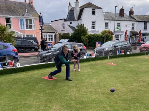 Tim Palmer opens the green