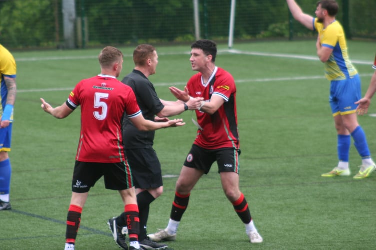 Bovey's Sam Barnes talks his way into the sin-bin