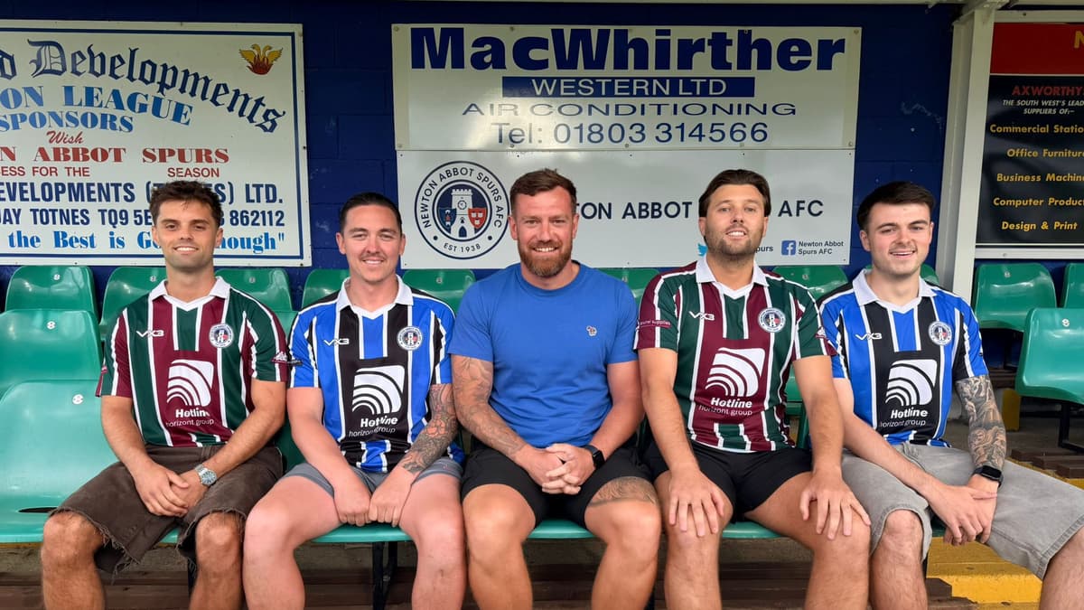Matt Hayden reunites with a few familiar faces