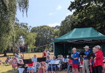 Crowd enjoys Choir 86's annual Forde Park concert