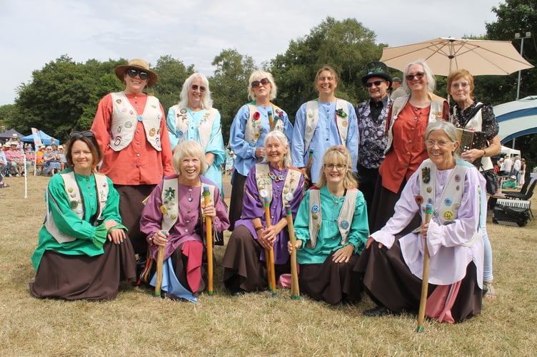Cogs and Wheels from South Zeal performed in the main ring. AQ 1897