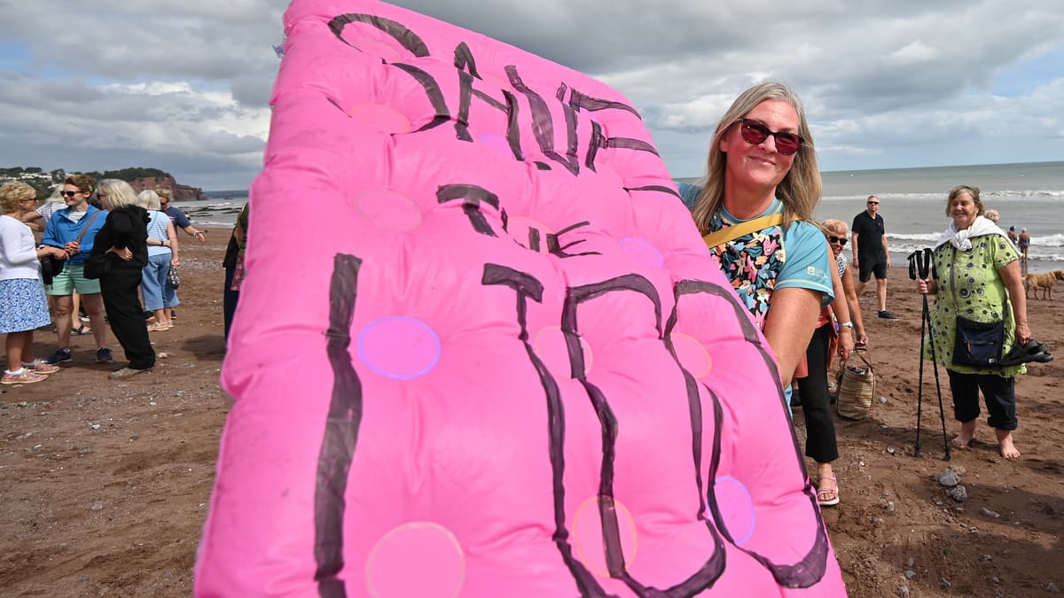 Beach crowd show their love for Teignmouth Lido