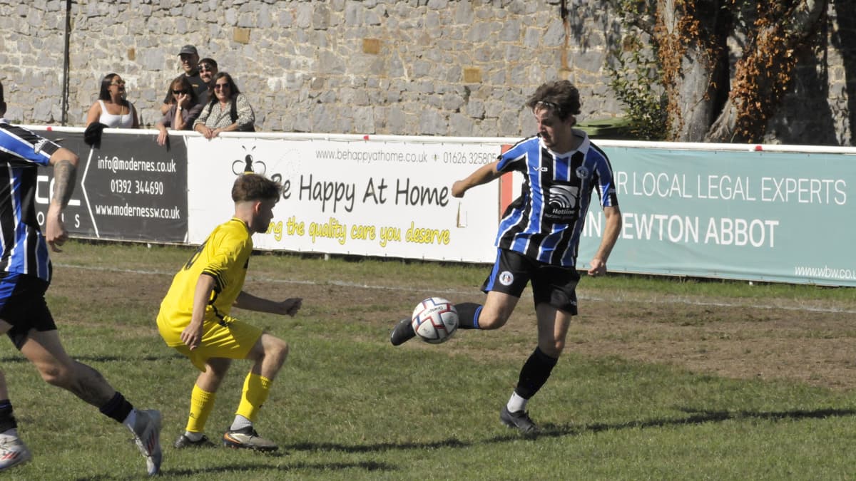 Newton Abbot Spurs vs Bridport FC photography. Saturday, September 5