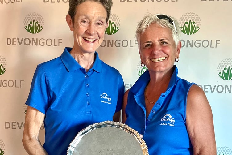 Vicky Mayling and Flo Fouret claim Warren Crocus Bronze Salver
